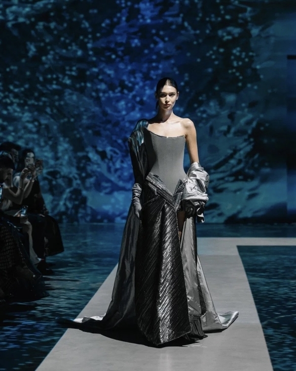 Каким получился первый кутюрный показ Valentin Yudashkin