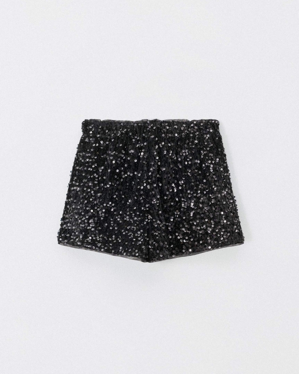 Детский новый год 2025: какую одежду выбрать?