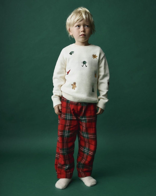Детский новый год 2025: какую одежду выбрать?