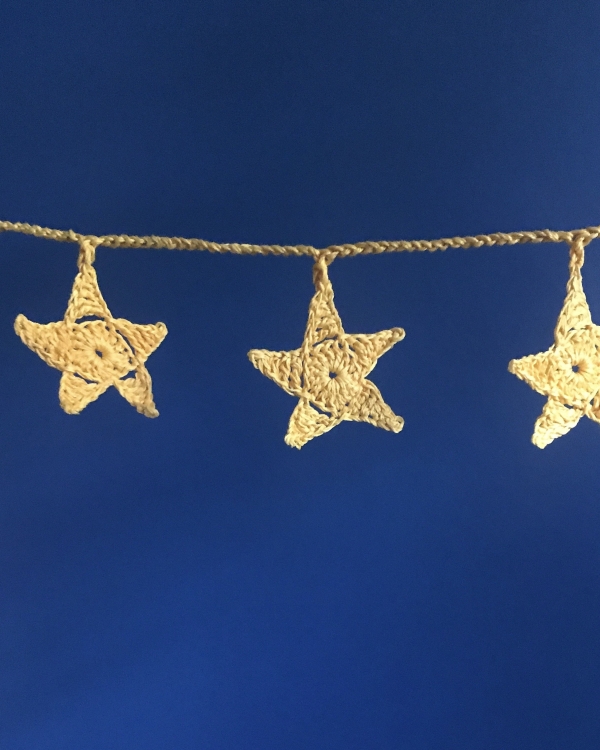 Как украсить елку на Новый год 2025?