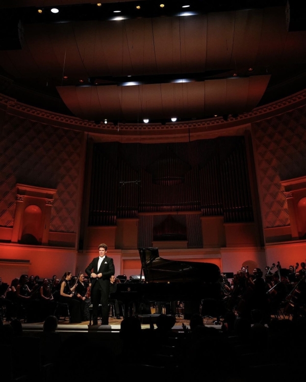 Дом вверх дном в Powerhouse, открытие катка