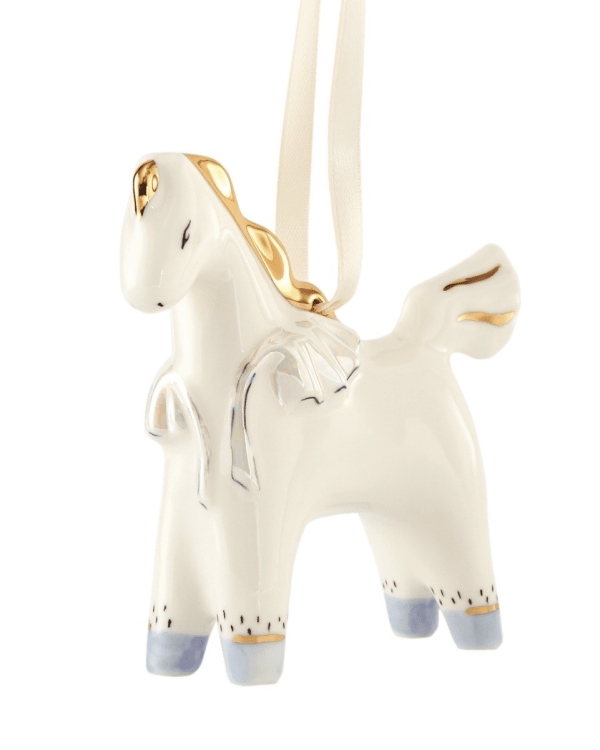 Как украсить елку на Новый год 2025?