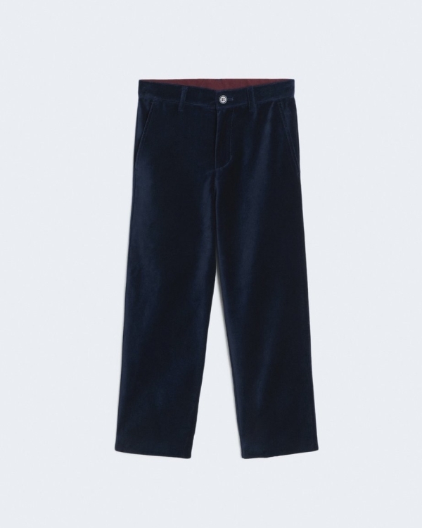 Детский новый год 2025: какую одежду выбрать?