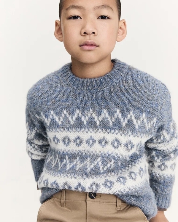 Детский новый год 2025: какую одежду выбрать?