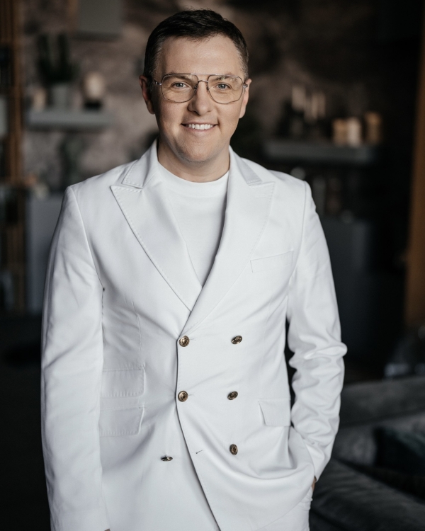 Какого ведущего выбрать на корпоратив 2025? Лучшего!