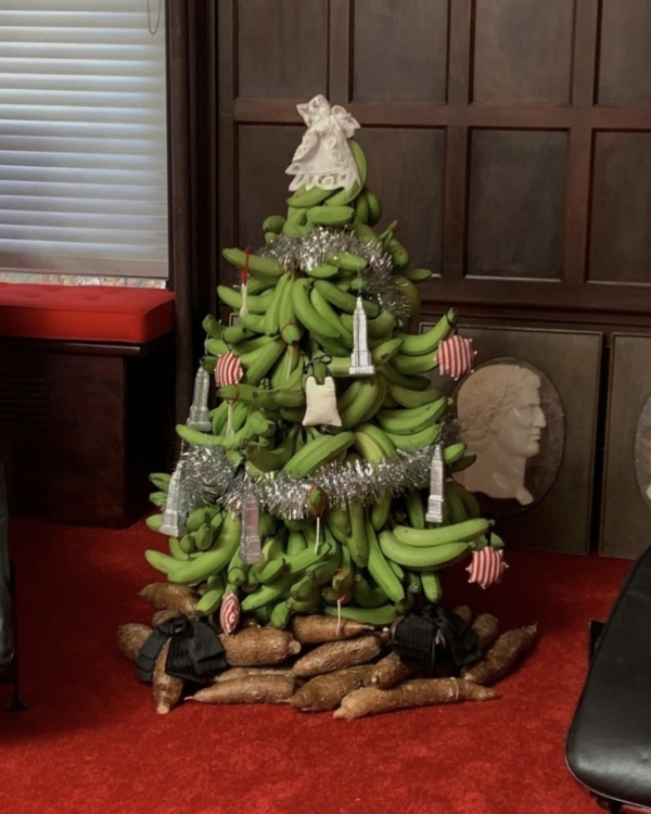 Как украсить елку на Новый год 2025?