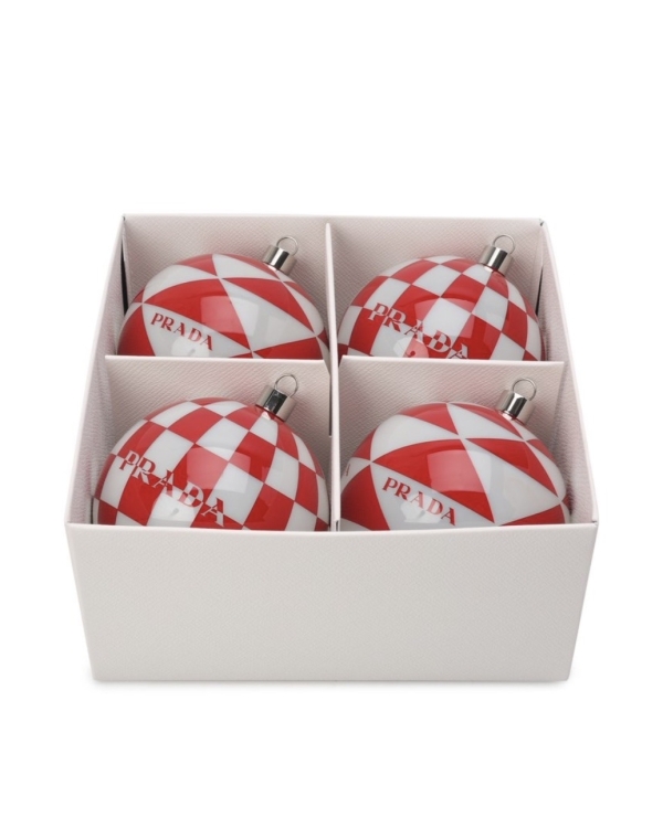 Как украсить елку на Новый год 2025?