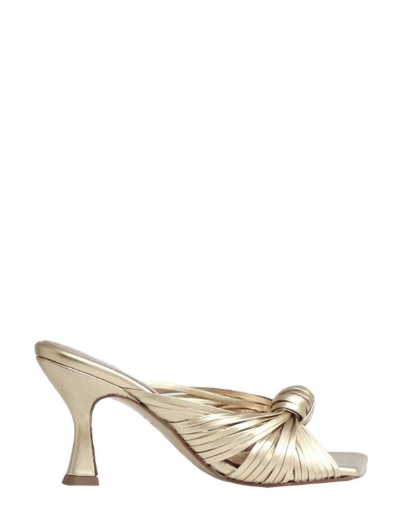 Внимание — они! Акцентные туфли, которые нужны