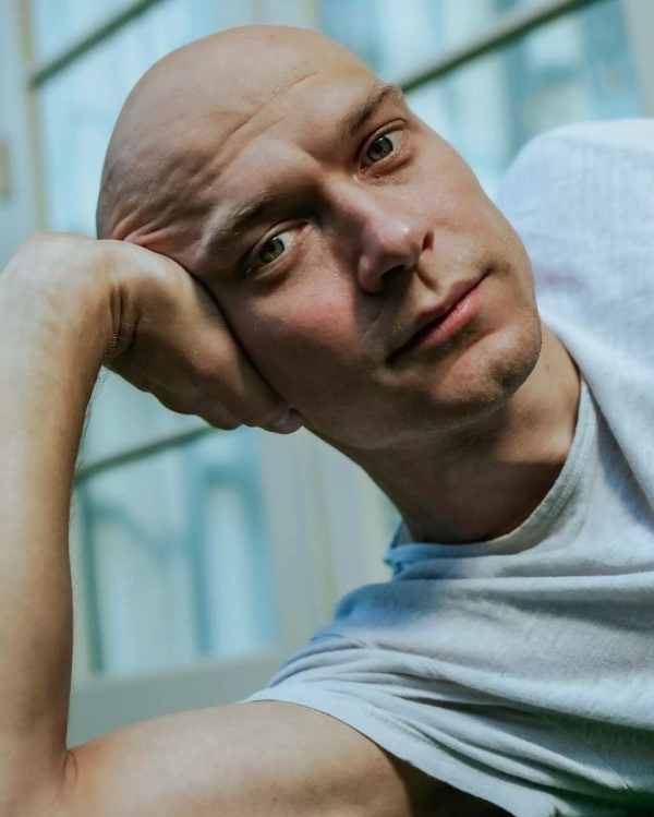 Почему все влюблены в Юру Борисова?