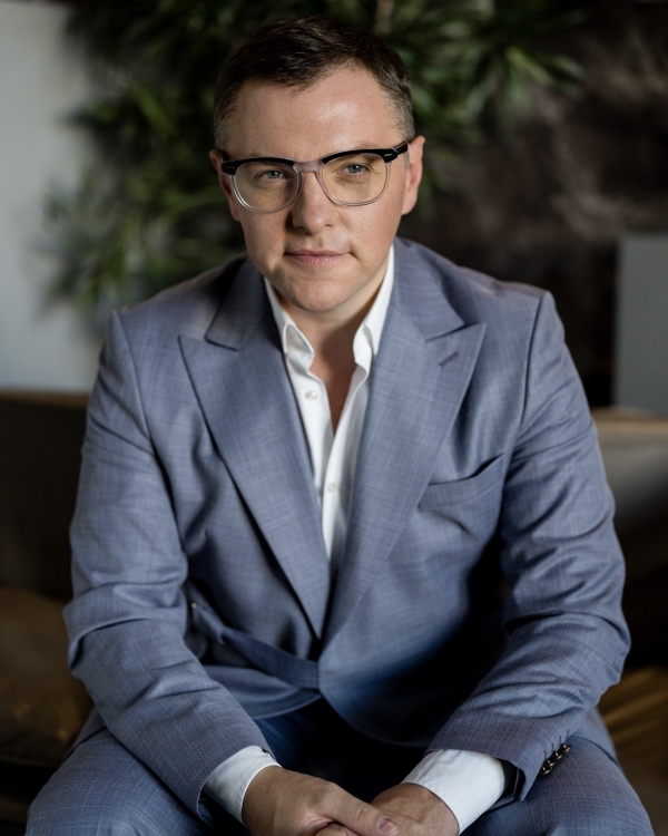 Какого ведущего выбрать на корпоратив 2025? Лучшего!