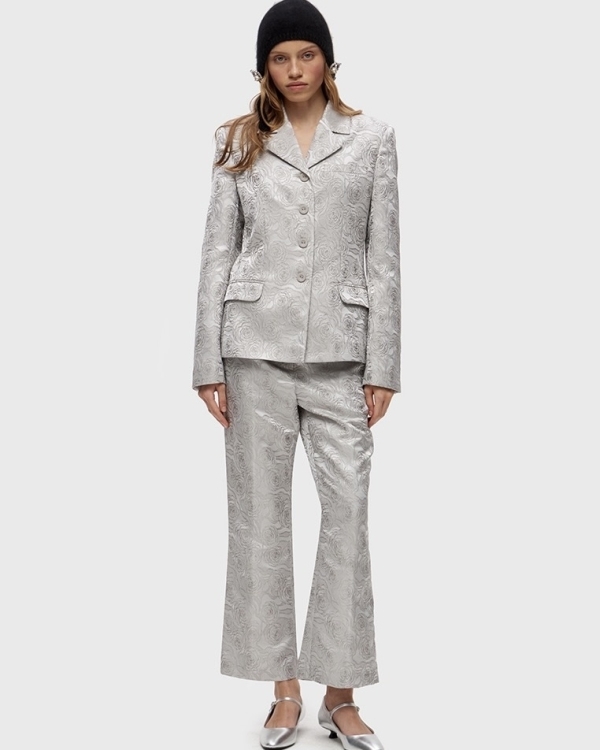 Металлик — хит сезона. Как носить самые