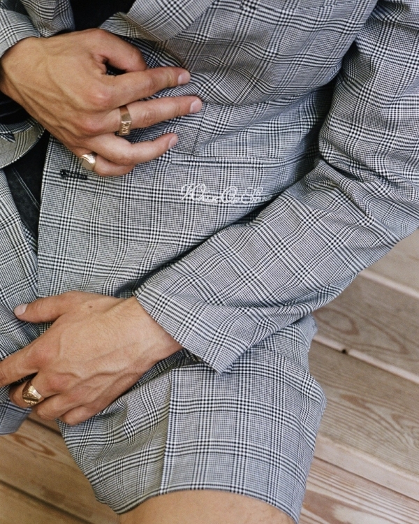 Где купить готовый мужской костюм: лучшие магазины