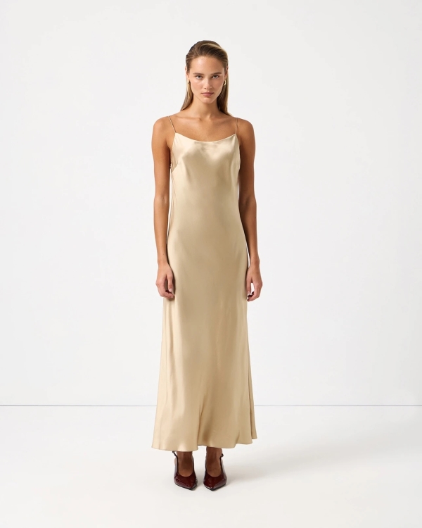 Что надеть гостям на свадьбу зимой?