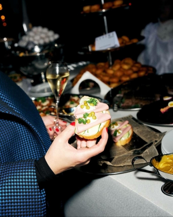 Закрытый гастроном «Елисеевский» открыл свои двери —