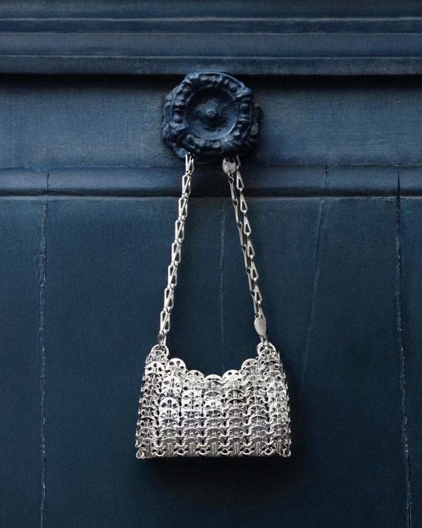 Металлик — хит сезона. Как носить самые