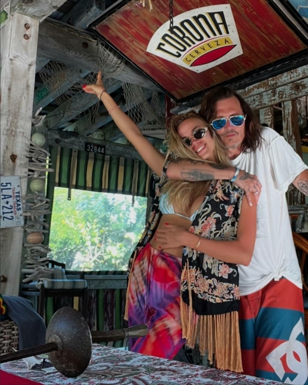 Русская девушка Джонни Деппа сообщила о помолвке