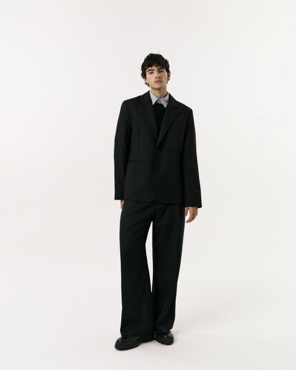 Где купить готовый мужской костюм: лучшие магазины