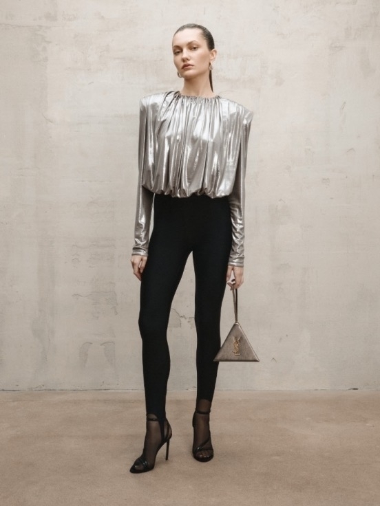 Металлик — хит сезона. Как носить самые