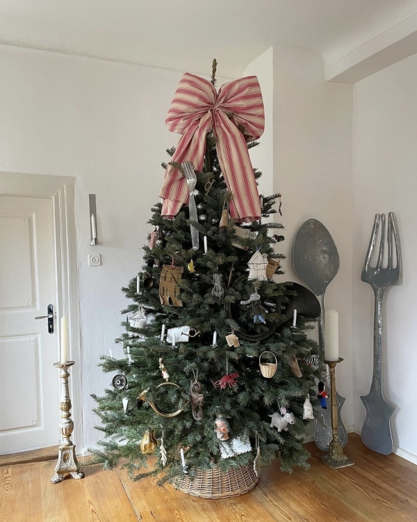 Как украсить елку на Новый год 2025?