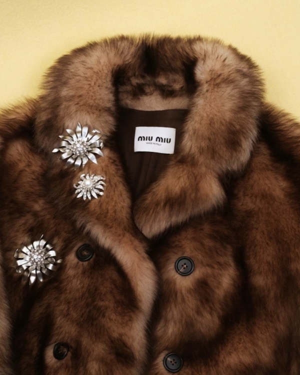 Металлик — хит сезона. Как носить самые