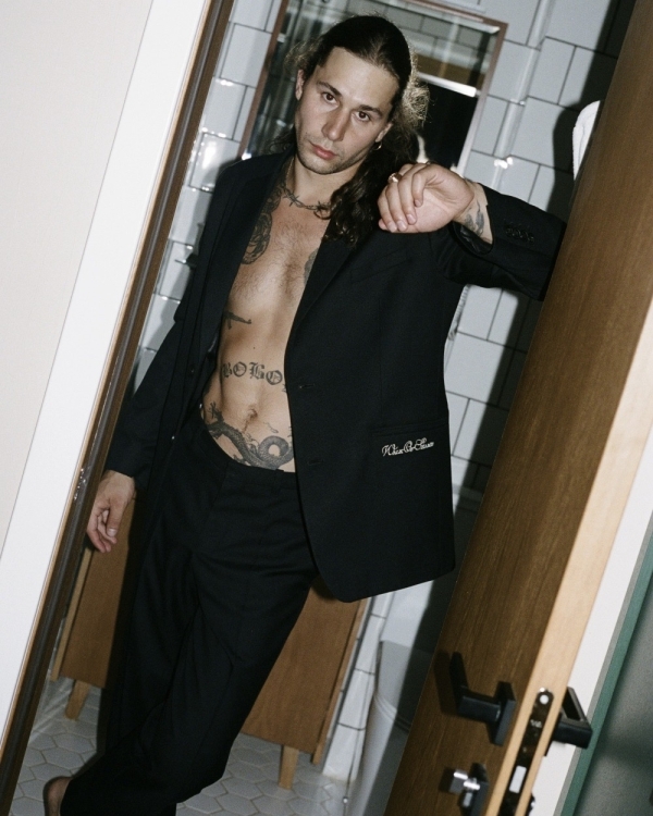 Где купить готовый мужской костюм: лучшие магазины