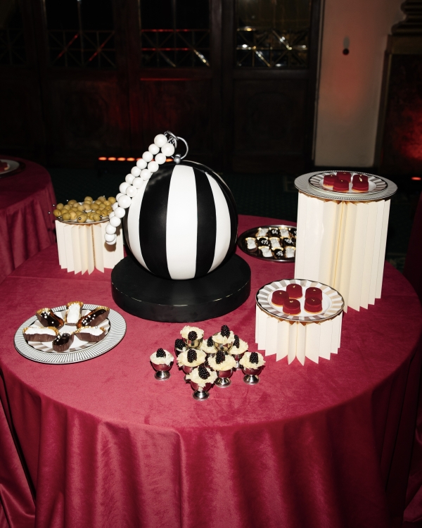 Бал в эстетике цирка? Да! Именно такой