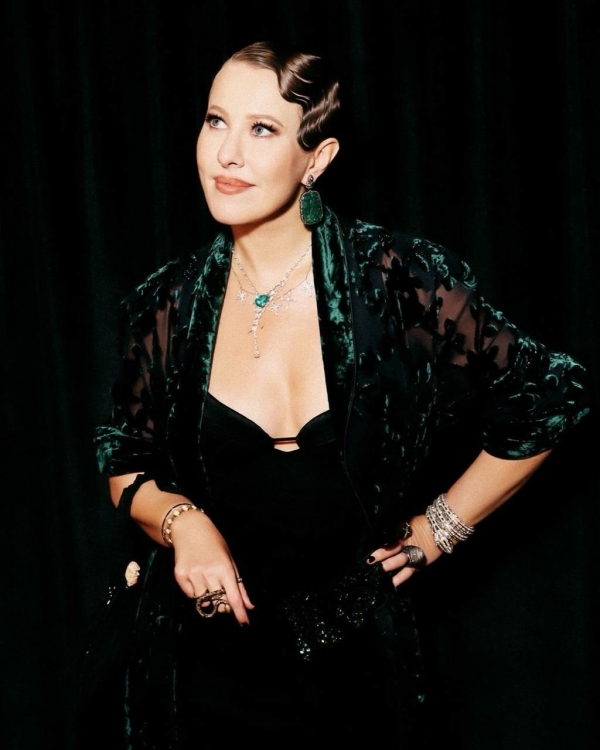 Внутри вечеринки по случаю дня рождения Ксении