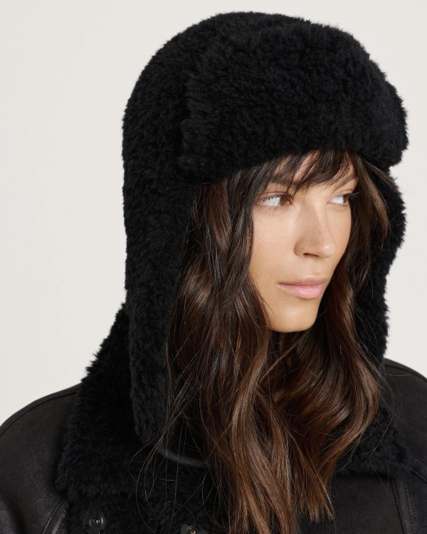 Шапки, капоры, повязки и другие головные уборы,