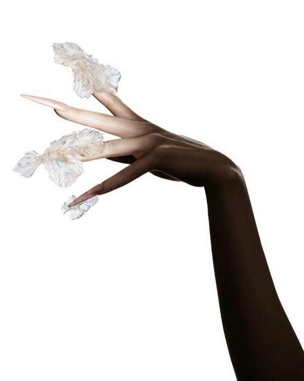 Идеи маникюра на Новый год 2026