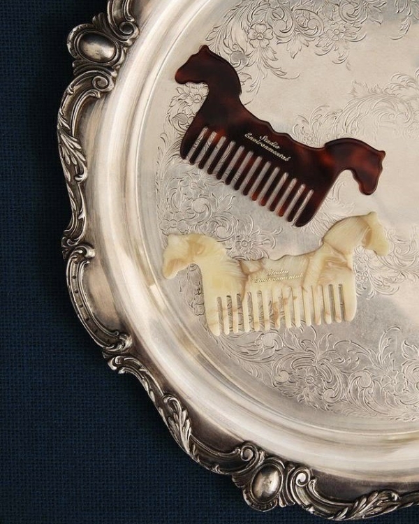 На коне: стильные аксессуары с символом 2026