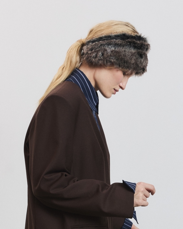 Шапки, капоры, повязки и другие головные уборы,