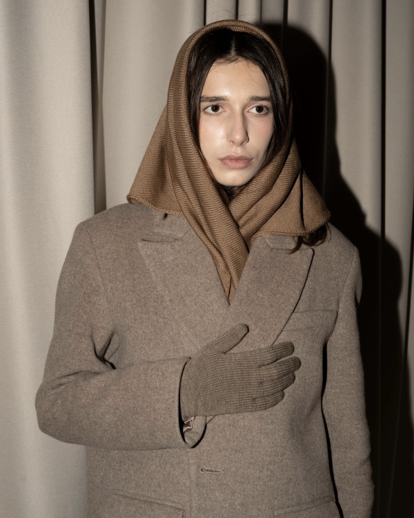 Шапки, капоры, повязки и другие головные уборы,