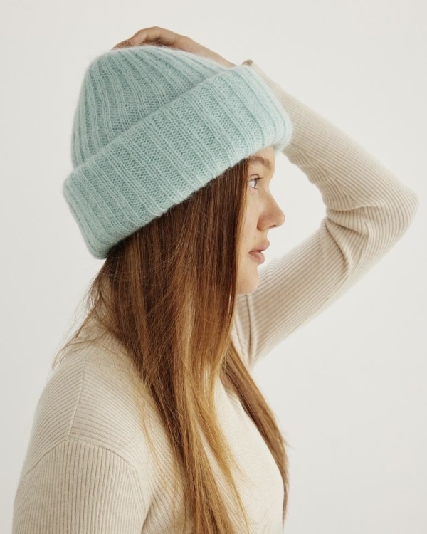 Шапки, капоры, повязки и другие головные уборы,