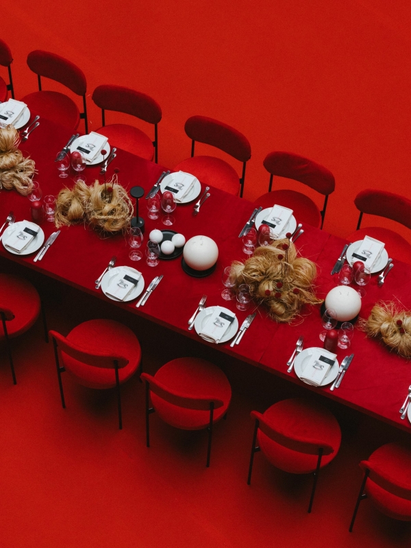 Конструктивизм, сочный красный и эстетика a la