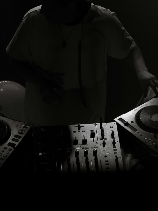 Лучшие диджеи Москвы