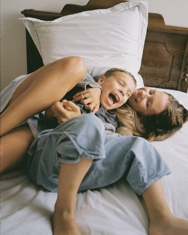 С Днем матери! Вдохновляемся звездными героинями