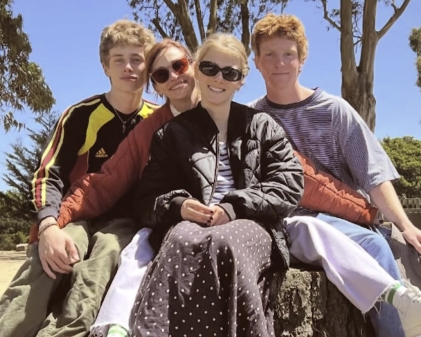 Джулия Робертс поздравила близнецов с 21-летием