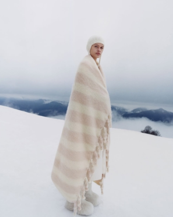 Шапки, капоры, повязки и другие головные уборы,