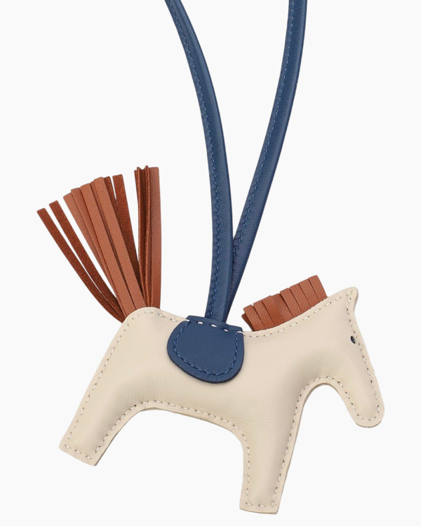 На коне: стильные аксессуары с символом 2026