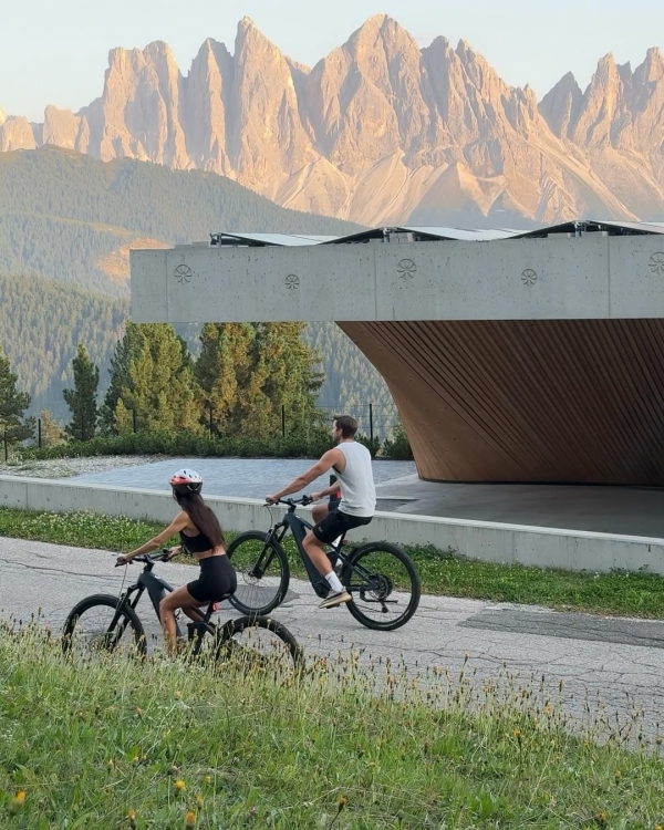 Инфлюенсеры Снежана Мнацаканян и Артем Воробьев помолвлены