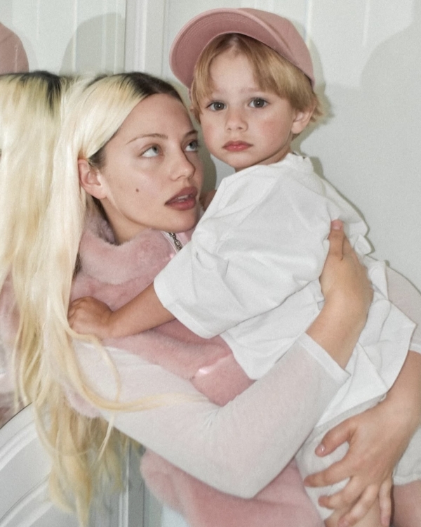 С Днем матери! Вдохновляемся звездными героинями