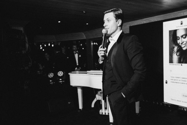 Александр Белов сделал предложение своей девушке на