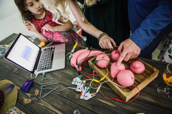 Свадьба в пространстве винного завода