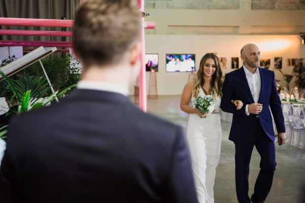 Свадьба в пространстве винного завода