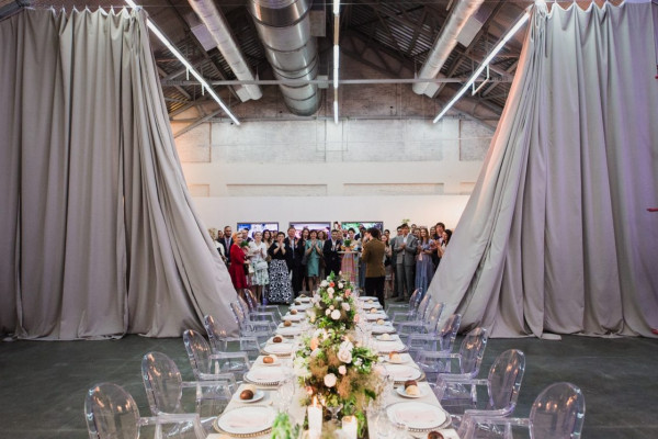 Свадьба в пространстве винного завода