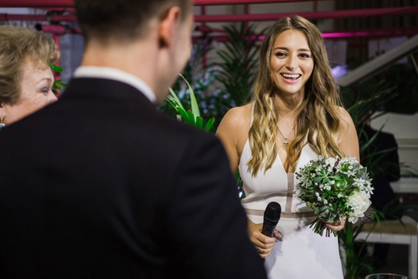 Свадьба в пространстве винного завода