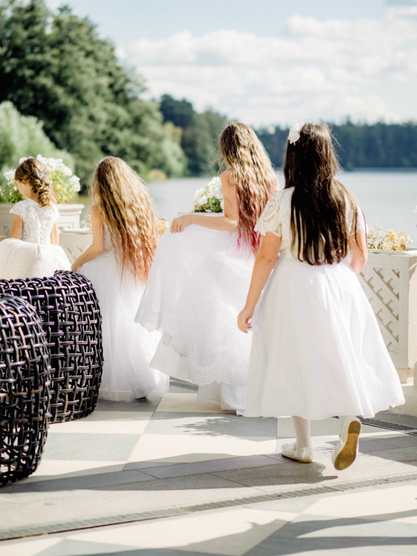 Белоснежная свадьба на берегу озера