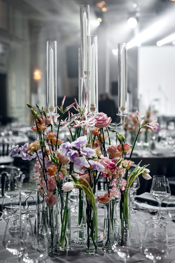 Три варианта свадебного оформления, утопающего в цветах