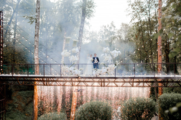 Летняя свадьба среди сосен