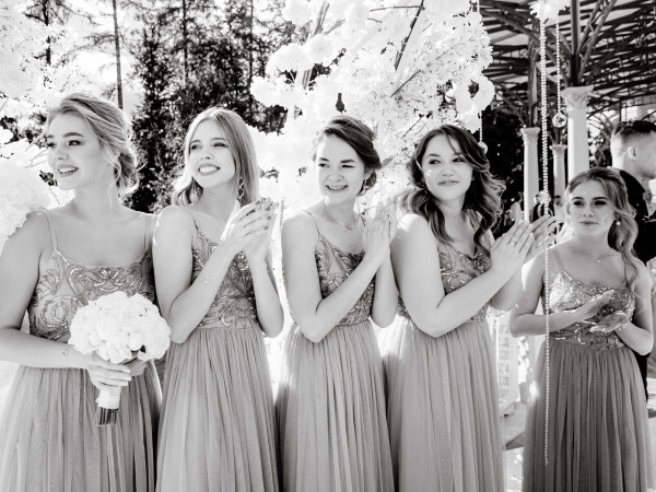 Белоснежная свадьба на берегу озера